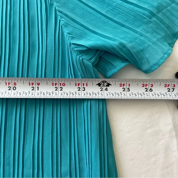 Pink & Lime Women’s Size 3X Cold Shoulder pleated Blue fabric with Gold chain - Picture 8 of 9